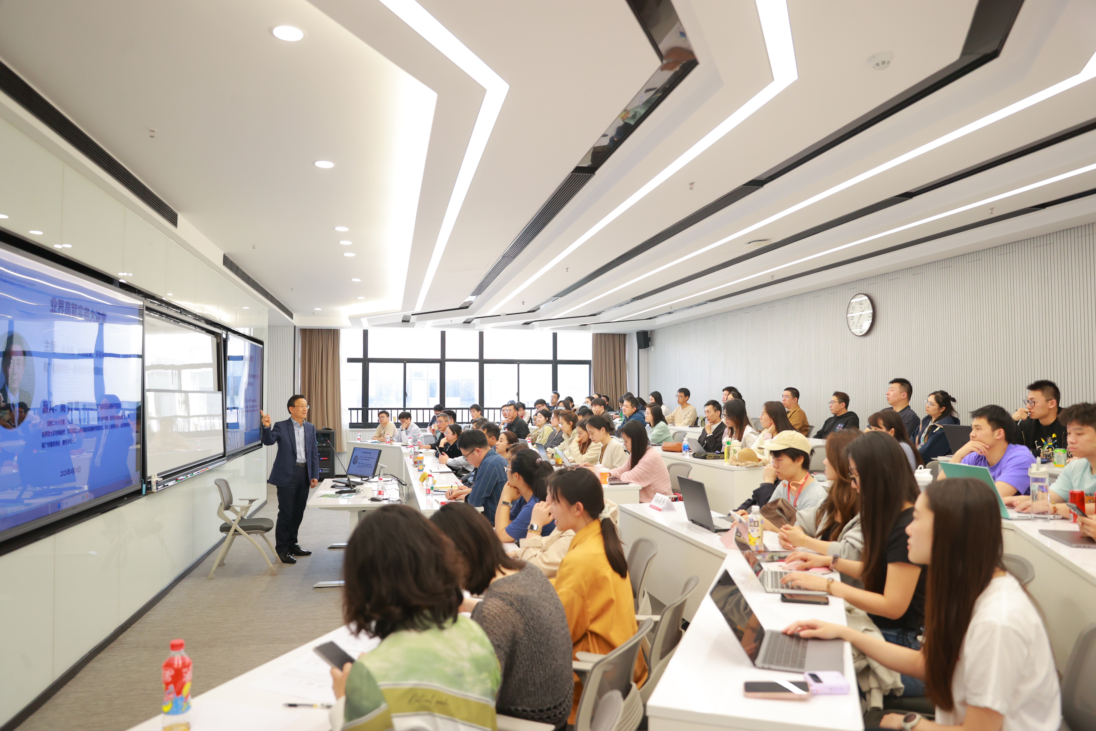 AI7I6881.JPG AI7I6881.JPG