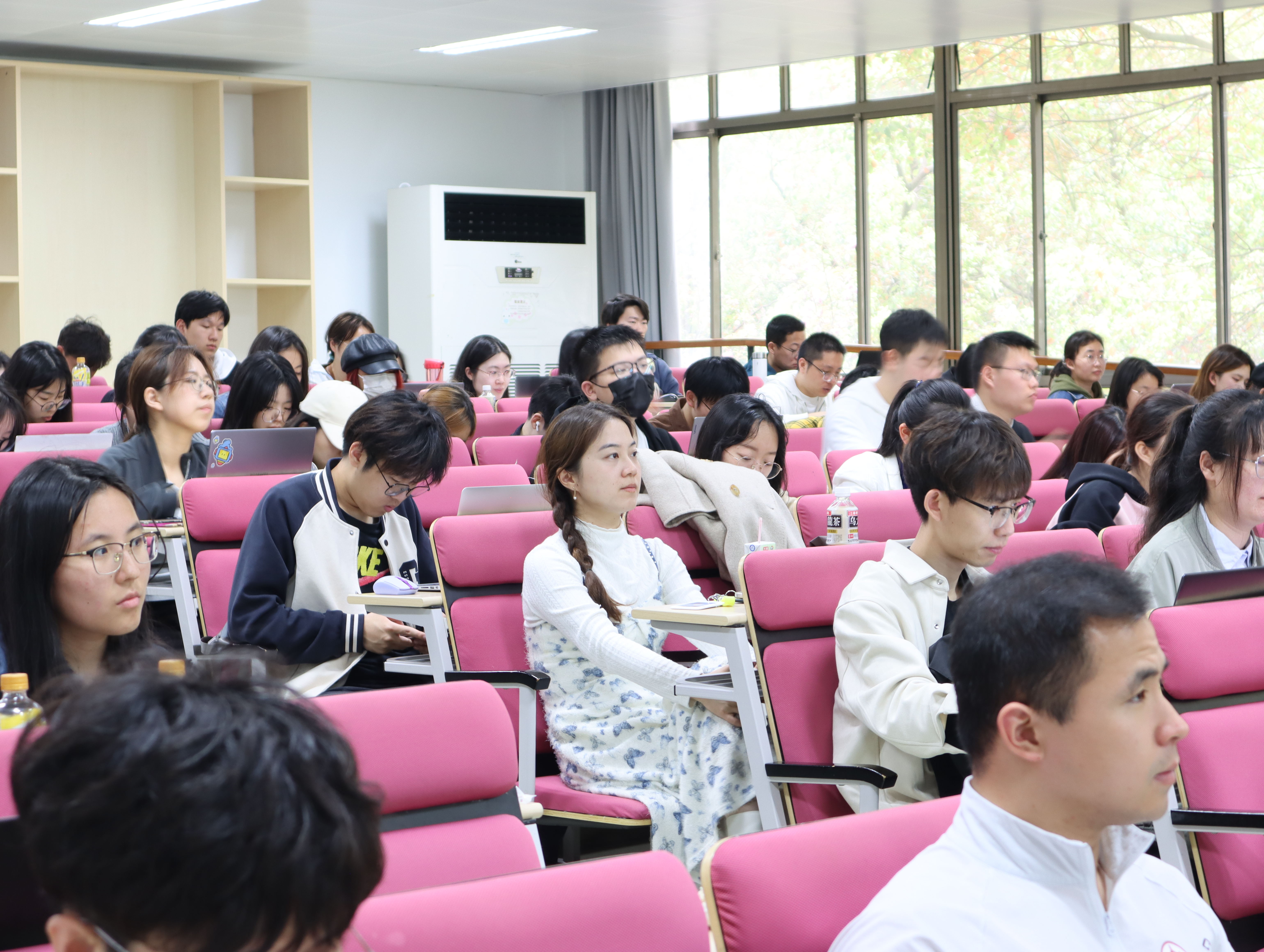 学员聆听辅导报告.JPG 学员聆听辅导报告.JPG