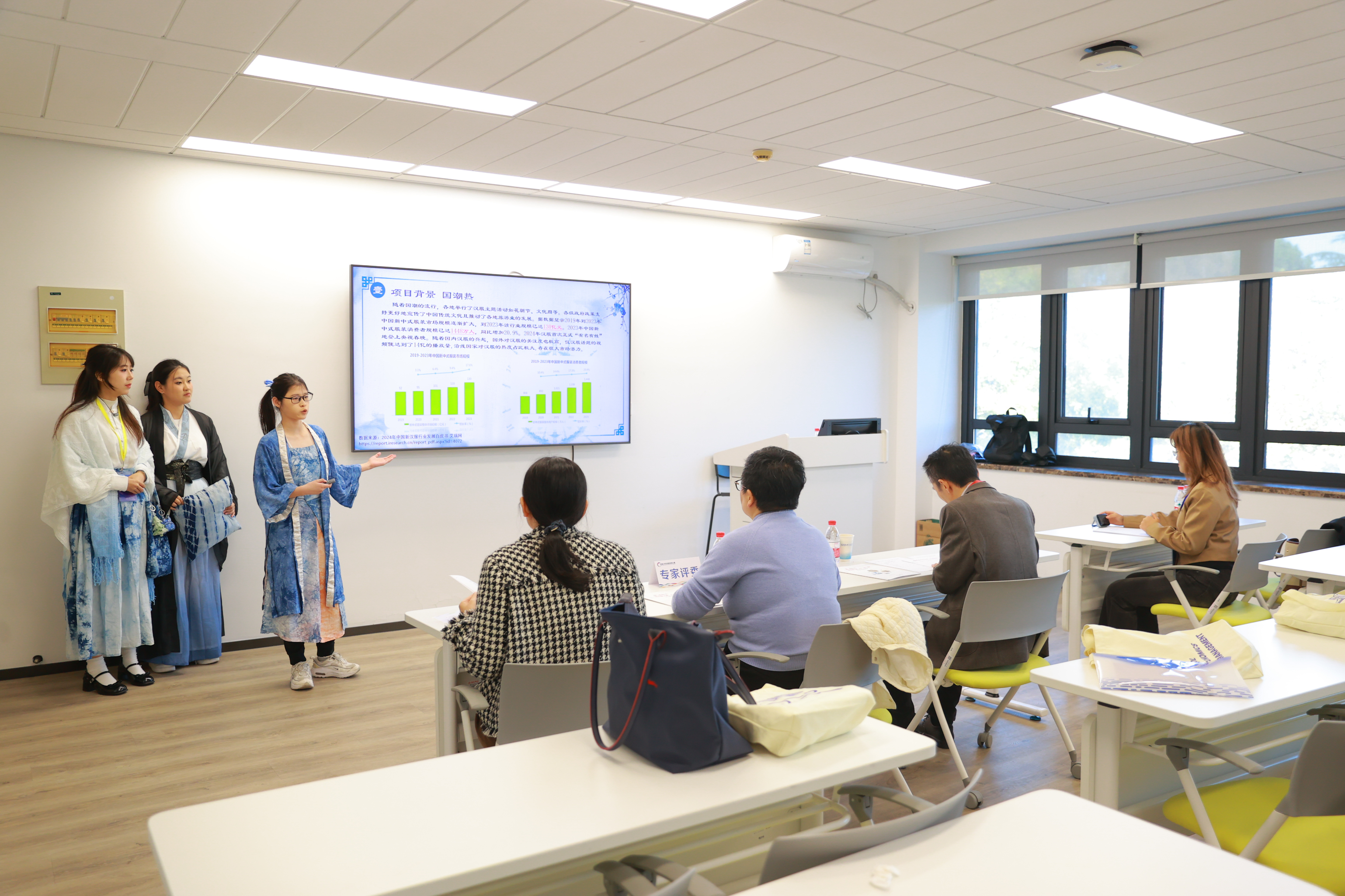 8答辩现场.jpg 8答辩现场.jpg