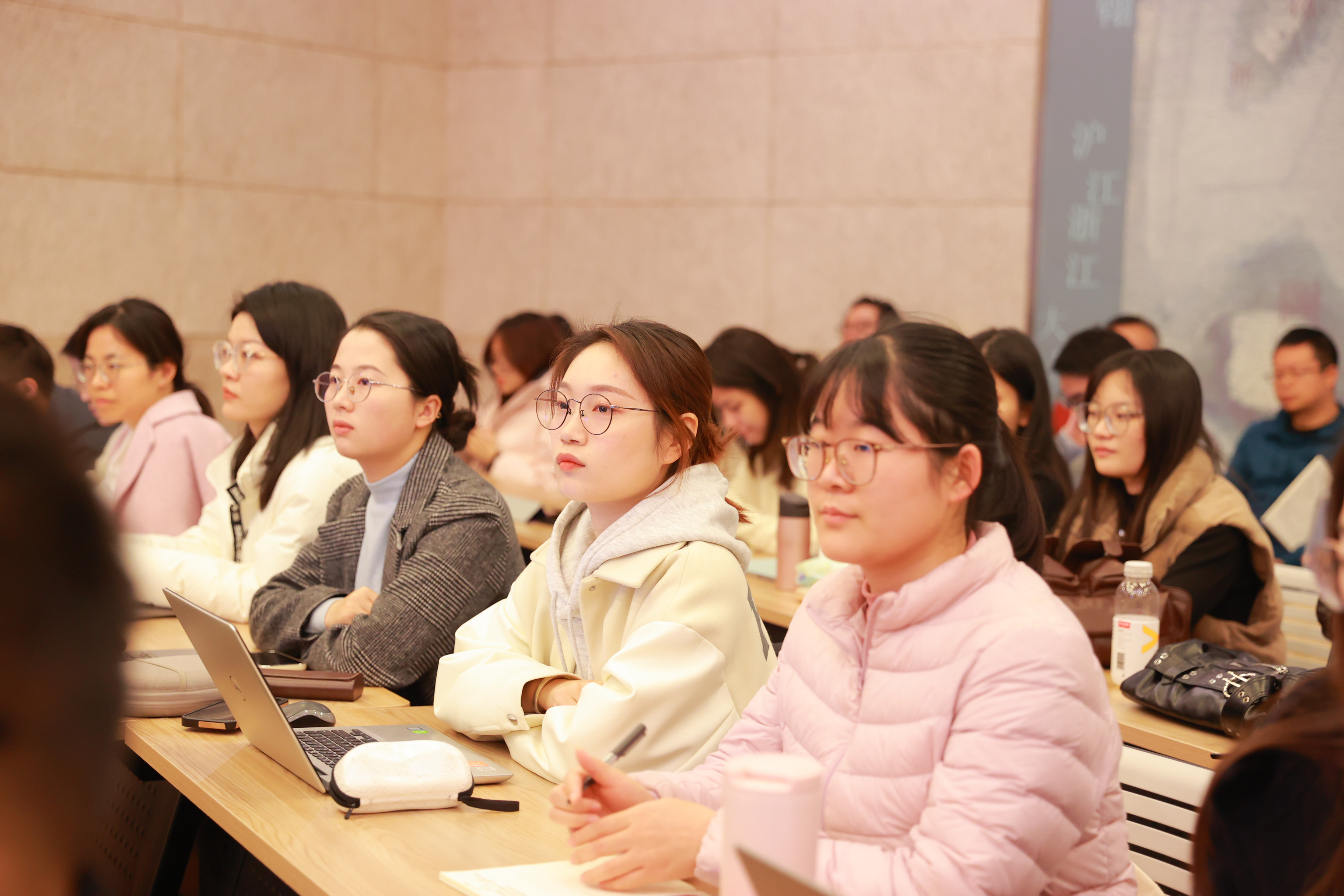 AI7I4548.jpg AI7I4548.jpg