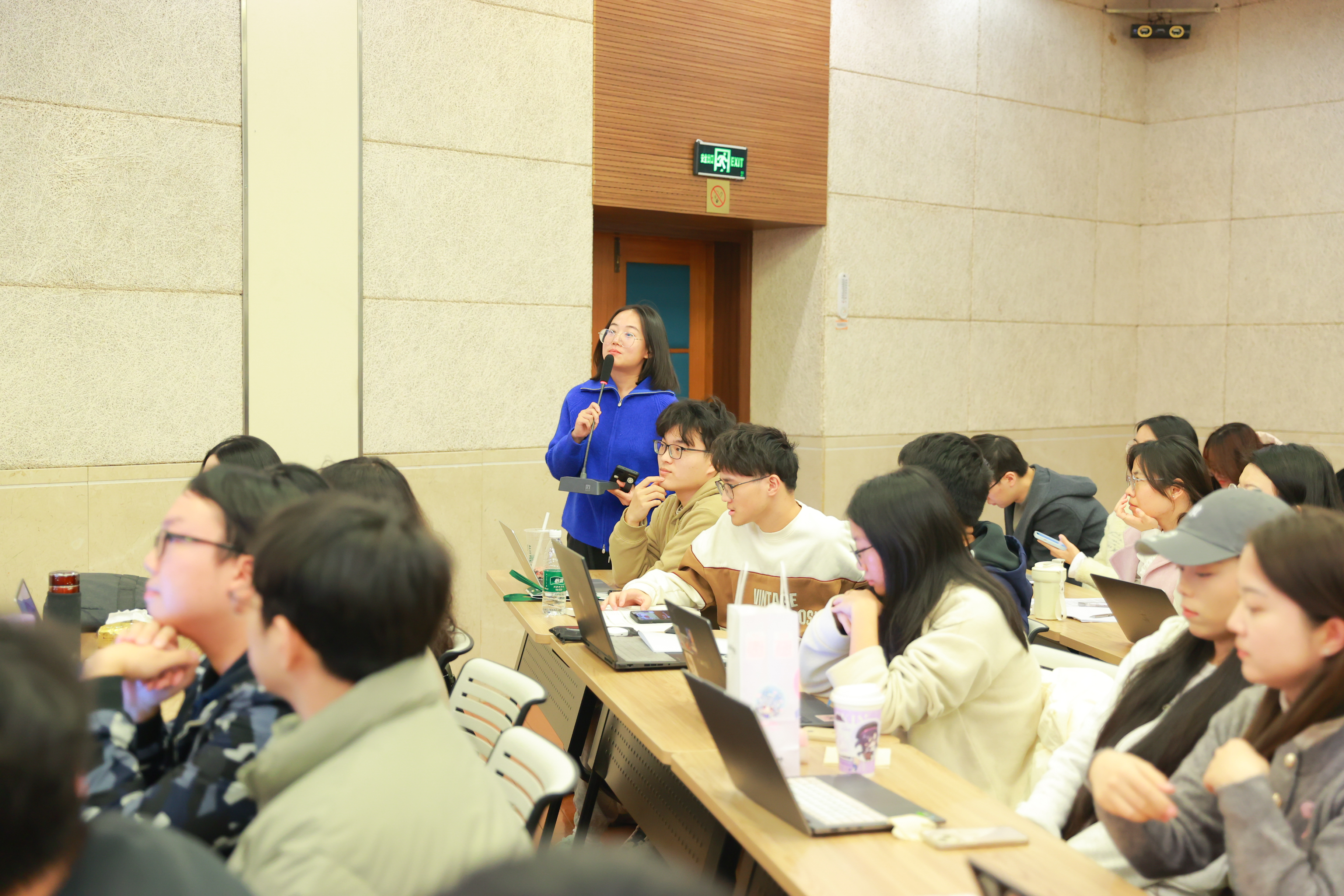 AI7I4928.jpg AI7I4928.jpg